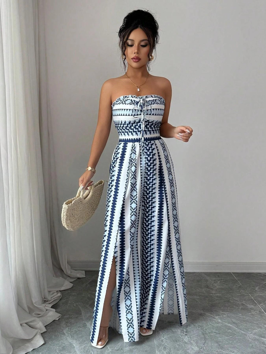 👗50% OFF NOW!💥Geometric Jumpsuit with Halter Neckline &amp; Side Slit – Unique print &amp; elastic back – Versatile, perfect for summer parties or resort wear ✨