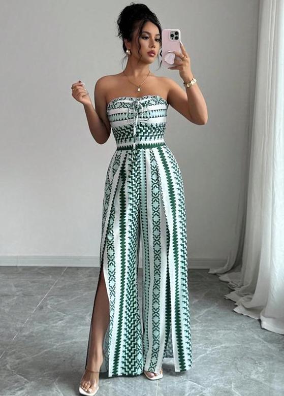 👗50% OFF NOW!💥Geometric Jumpsuit with Halter Neckline &amp; Side Slit – Unique print &amp; elastic back – Versatile, perfect for summer parties or resort wear ✨