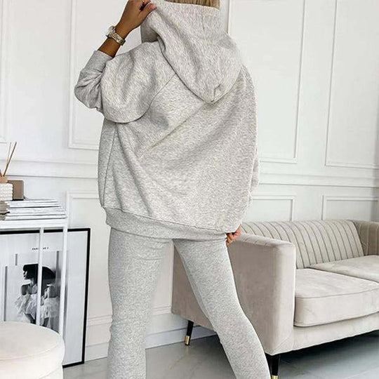 Lässiger und bequemer Sweatshirt-Anzug mit Kapuze