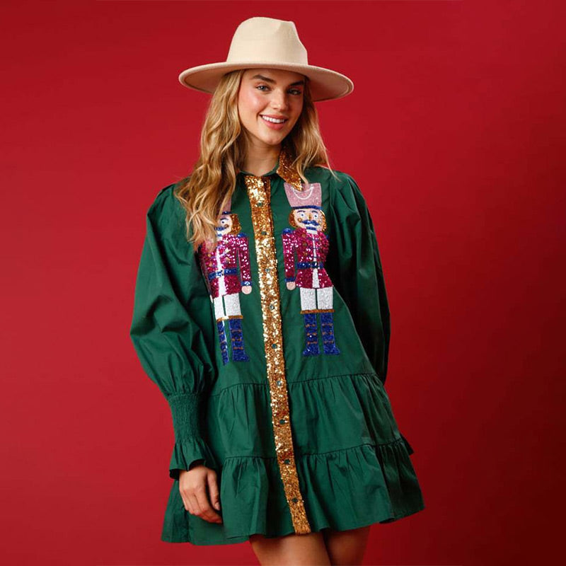 Langärmeliges Minikleid mit Nussknacker-Pailletten und Knopfleiste