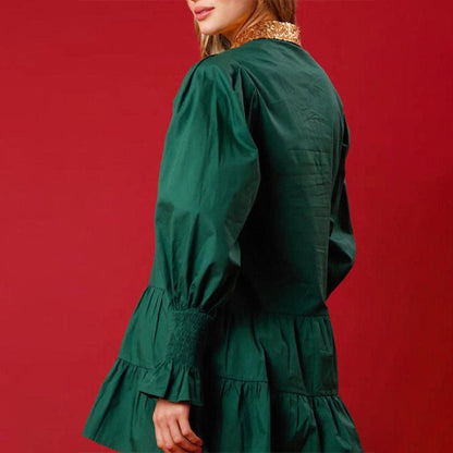 Langärmeliges Minikleid mit Nussknacker-Pailletten und Knopfleiste