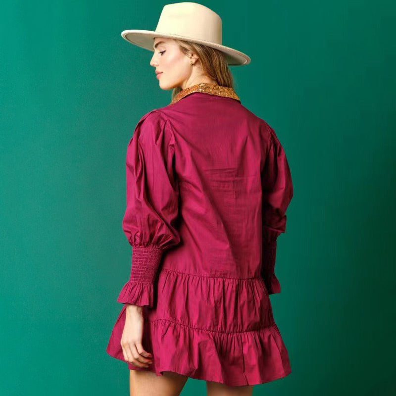 Langärmeliges Minikleid mit Nussknacker-Pailletten und Knopfleiste