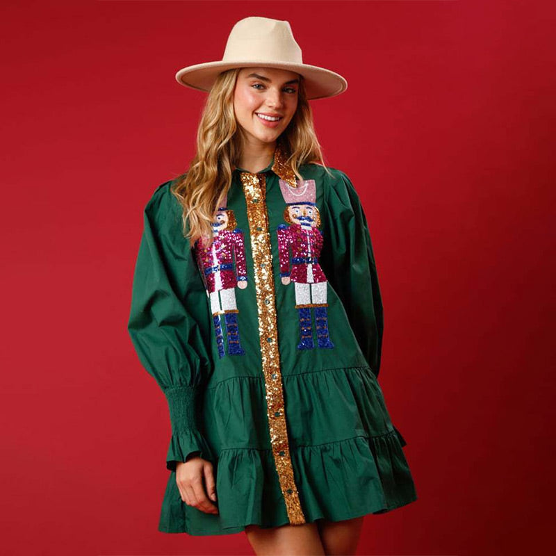 Langärmeliges Minikleid mit Nussknacker-Pailletten und Knopfleiste