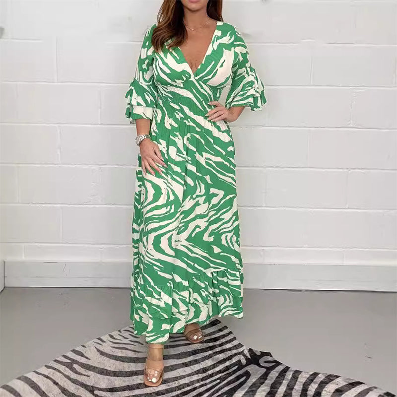 Kleid mit V-Ausschnitt, Zebrastreifen-Taille und 3/4-Ärmeln