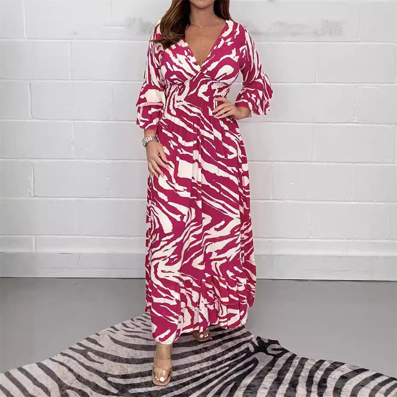Kleid mit V-Ausschnitt, Zebrastreifen-Taille und 3/4-Ärmeln