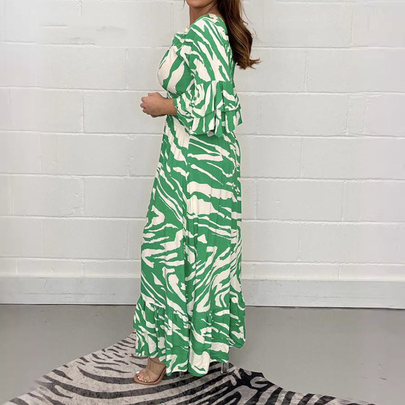 Kleid mit V-Ausschnitt, Zebrastreifen-Taille und 3/4-Ärmeln