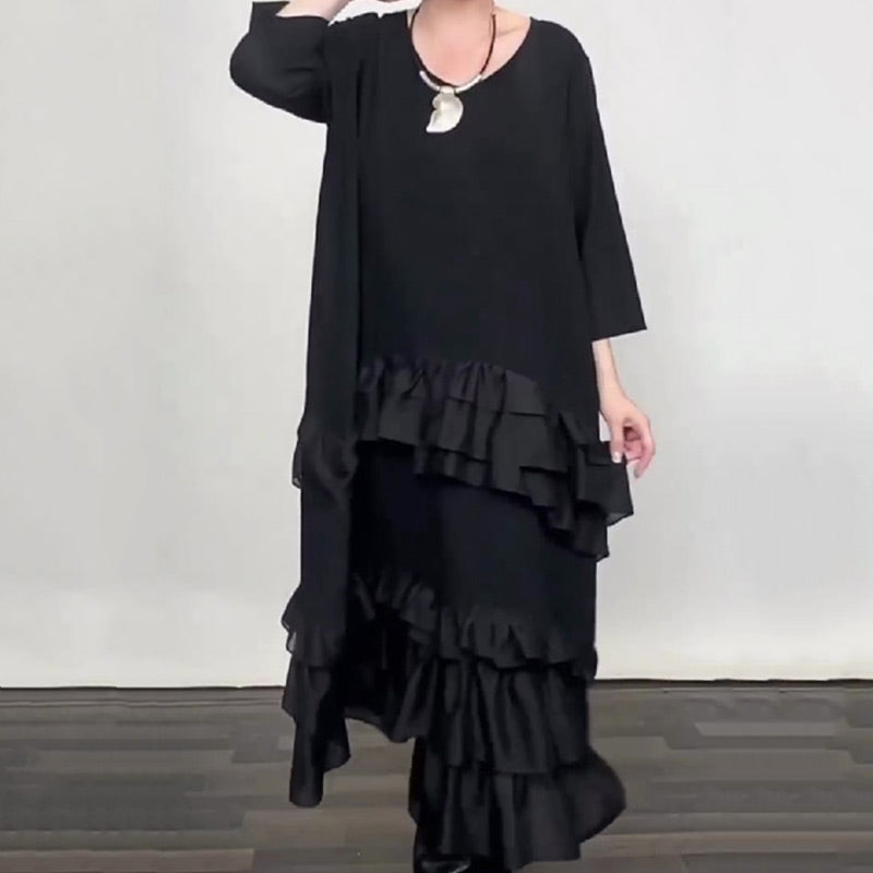 Übergroßes, fließendes Kleid mit Rüschen und Lagen