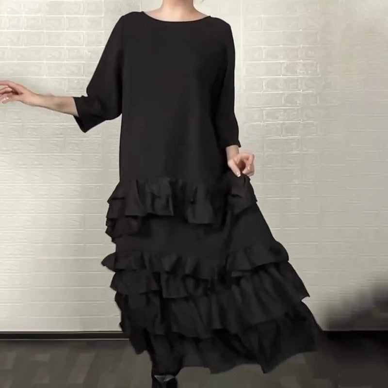 Übergroßes, fließendes Kleid mit Rüschen und Lagen