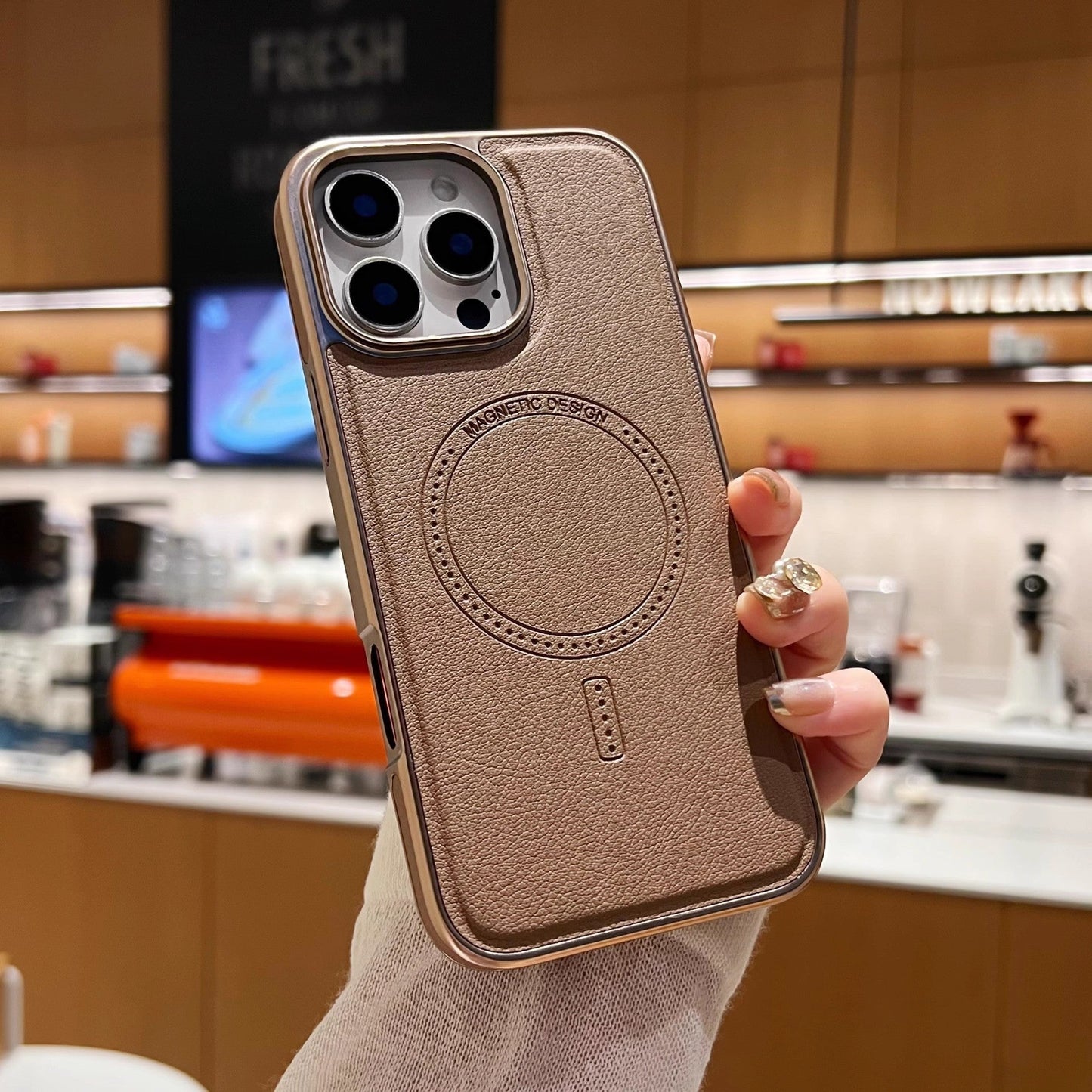 Kunstlederhülle mit magnetischer Ladefunktion für iPhone