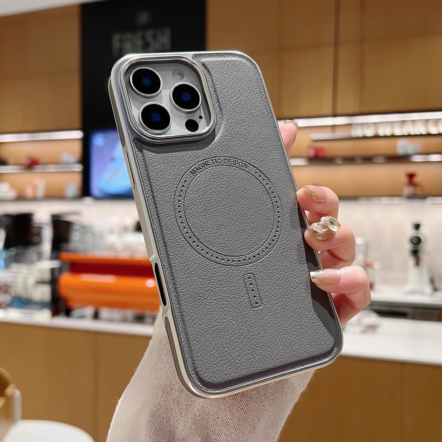 Kunstlederhülle mit magnetischer Ladefunktion für iPhone