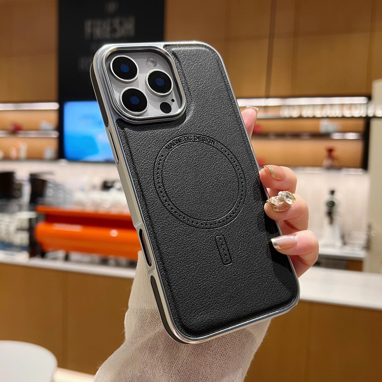 Kunstlederhülle mit magnetischer Ladefunktion für iPhone