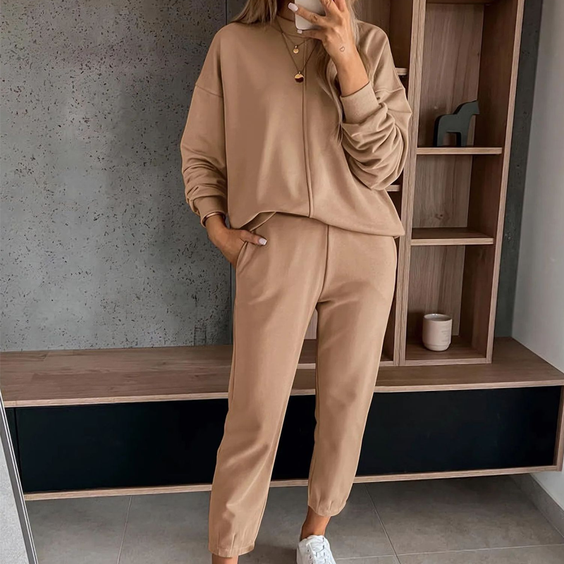 Women’s Cozy 2-Piece Sweatshirt & Joggers Set