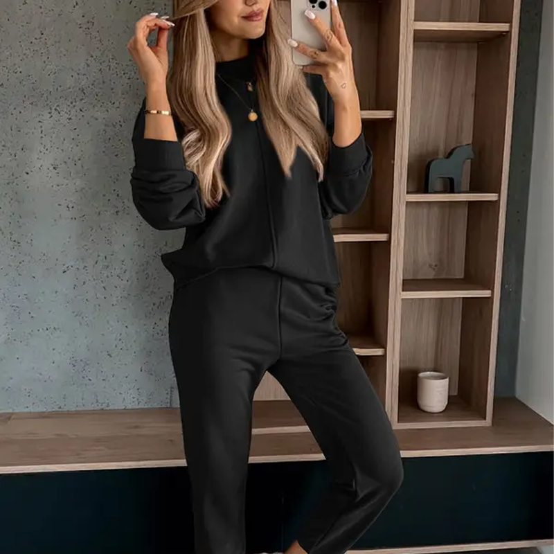 Women’s Cozy 2-Piece Sweatshirt & Joggers Set