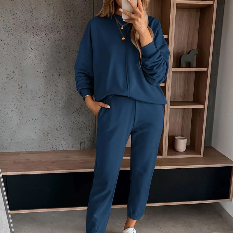 Women’s Cozy 2-Piece Sweatshirt & Joggers Set