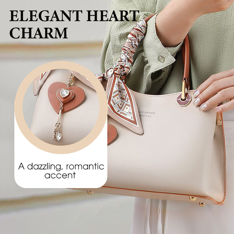 Elegante Damen-Tasche mit glänzendem Herzanhänger