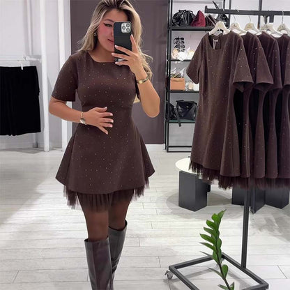 Glitzerndes Minikleid mit kurzen Ärmeln und Spitzenbesatz für Damen