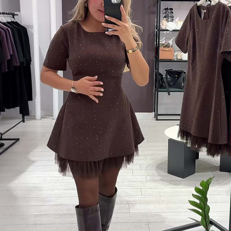 Glitzerndes Minikleid mit kurzen Ärmeln und Spitzenbesatz für Damen