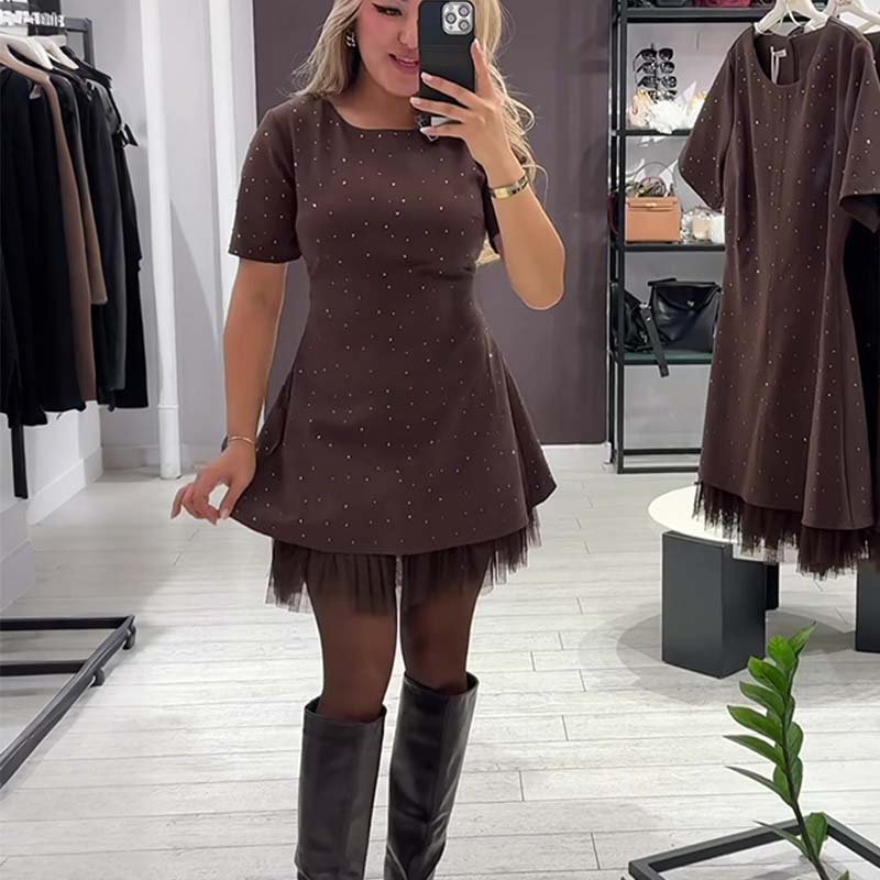 Glitzerndes Minikleid mit kurzen Ärmeln und Spitzenbesatz für Damen