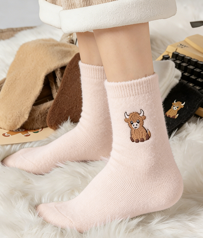 ⏳LETZTER TAG DES SALE 50 % RABATT!🔥Süße, warme Plüschsocken für Damen mit Highland-Kuh-Stickerei