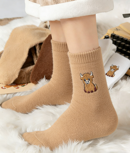 ⏳LETZTER TAG DES SALE 50 % RABATT!🔥Süße, warme Plüschsocken für Damen mit Highland-Kuh-Stickerei