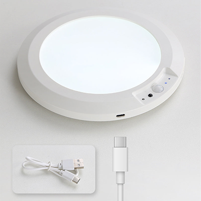 Wiederaufladbare Deckenleuchte mit Bewegungssensor, diese tragbare LED-Leuchte ist energieeffizient und wird mit Fernbedienung geliefert.  Es bietet drei einstellbare Lichtfarben und mehrere Helligkeitsstufen, so dass es für Innenschränke geeignet is