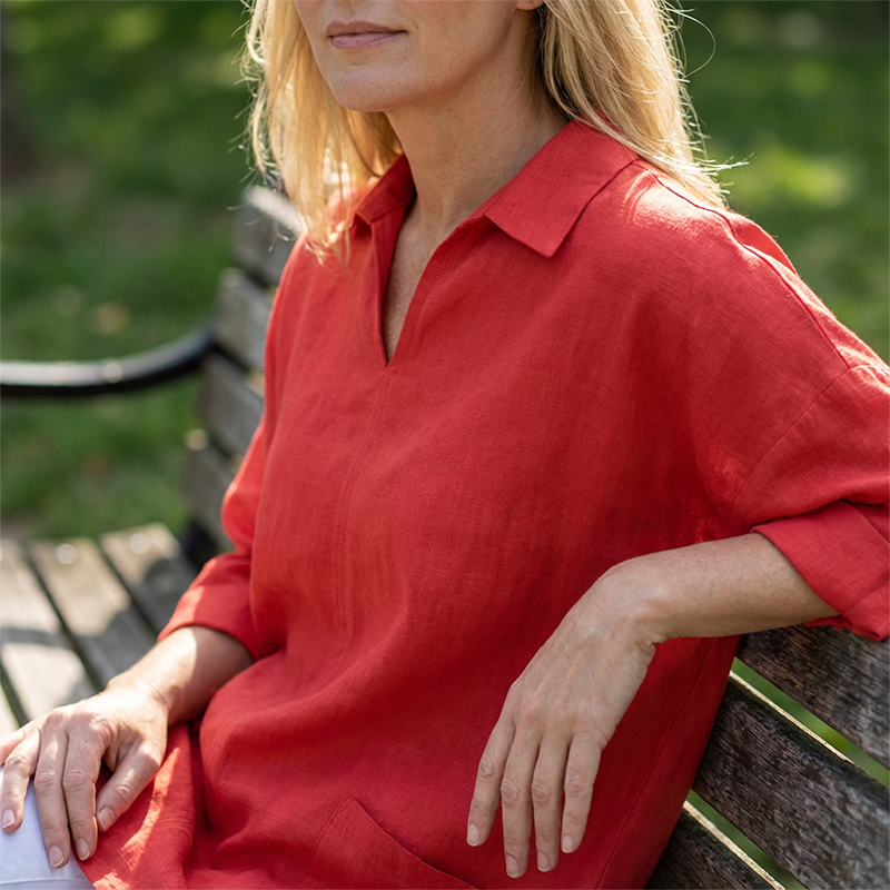 Damen-Tunika mit V-Ausschnitt, Hemdkragen und Taschen