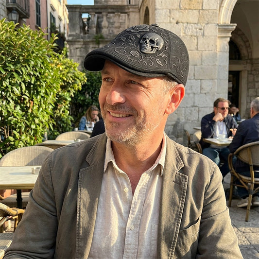 Schiebermütze mit Totenkopf und Dornen